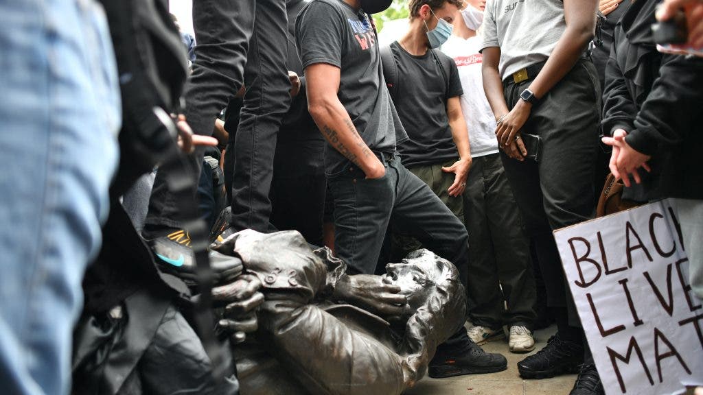 Statue of slave trader toppled in Bristol